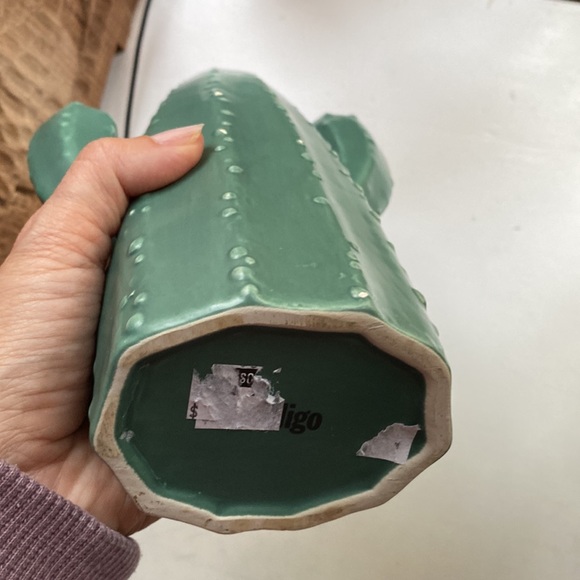 Cool cactus shaped ceramic vase with 3 opening in green - Picture 7 of 8